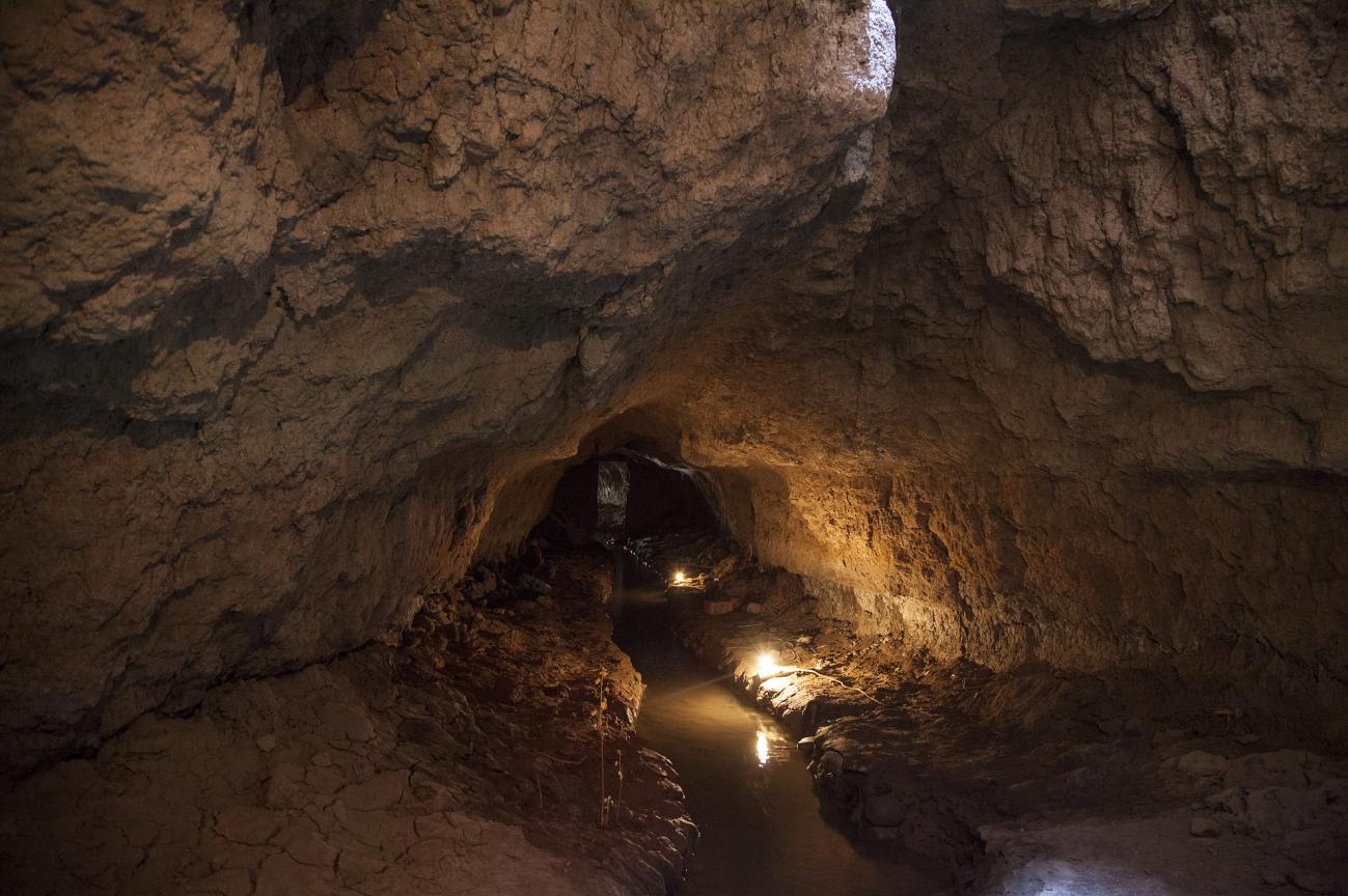 3868la天河总站(集团)股份有限公司 - Make It Possible