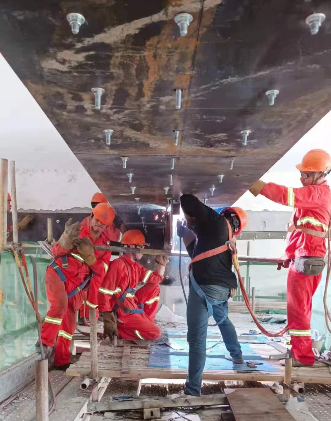 3868la天河总站(集团)股份有限公司 - Make It Possible