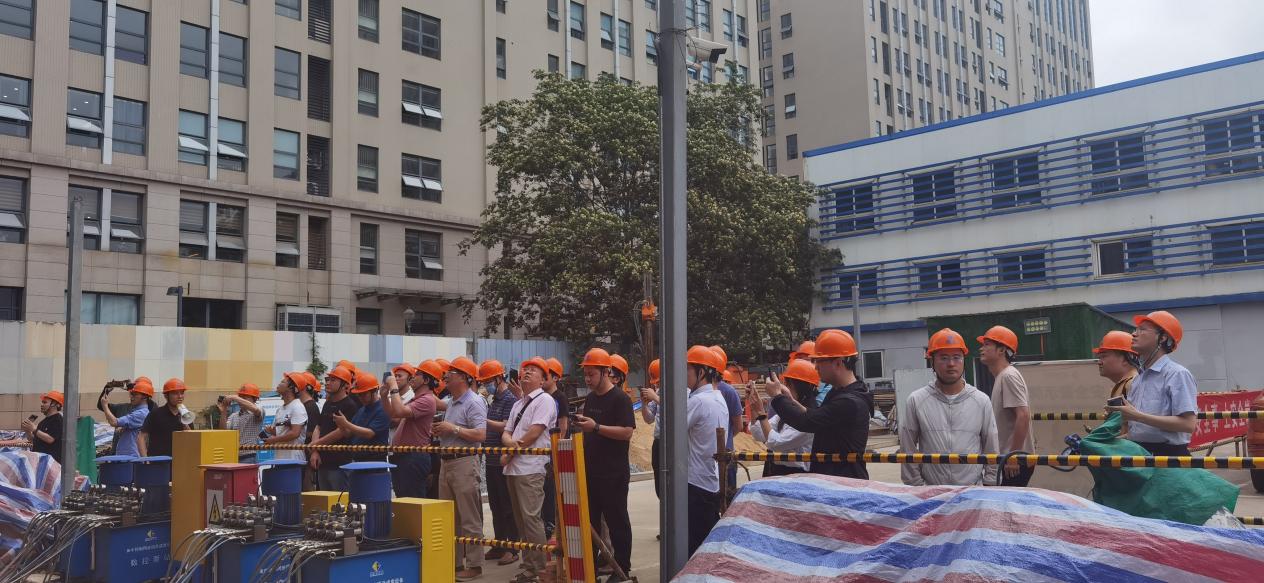 3868la天河总站(集团)股份有限公司 - Make It Possible