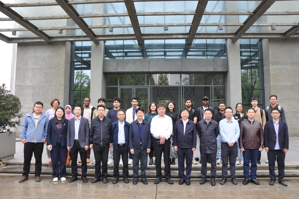 3868la天河总站(集团)股份有限公司 - Make It Possible